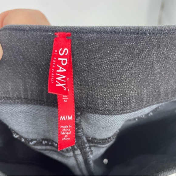 SPANX Vintage Black Distressed Skinny Jeans 20213R Size M Shaping Tummy Control - Picture 9 of 11